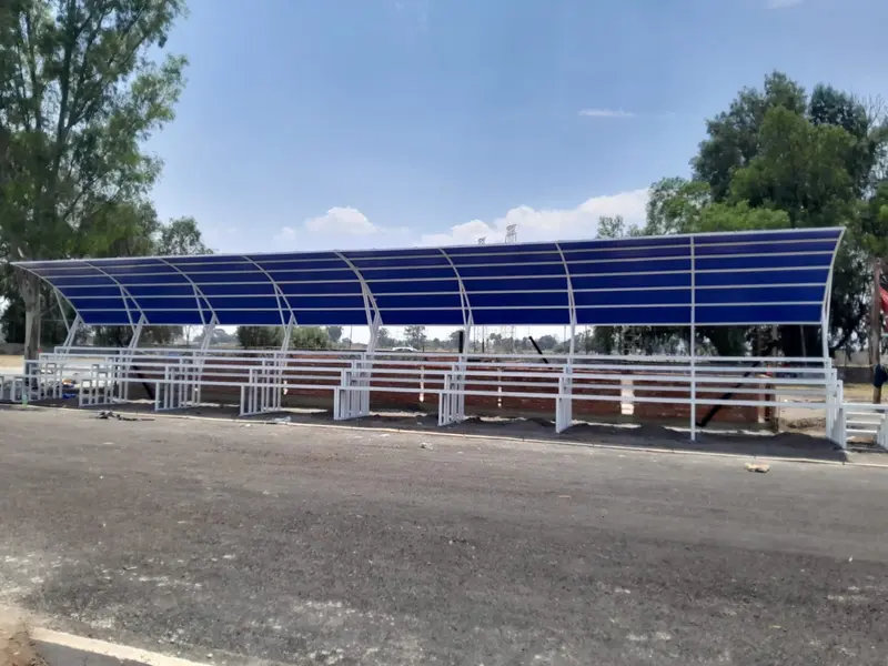 Grada 100 personas techo curvo lona